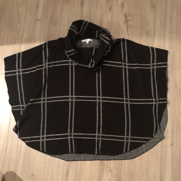 Plaid black and white poncho - Picture 1 of 2